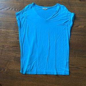 v-neck piko shirt